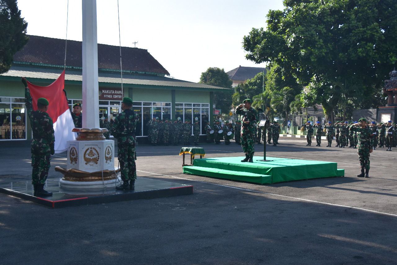 Tingkatkan Nasionalisme, Prajurit Korem 073/Makutarama Laksanakan Upacara Bendera
